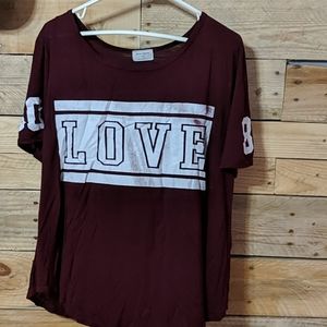 A t-shirt The color is maroon and white